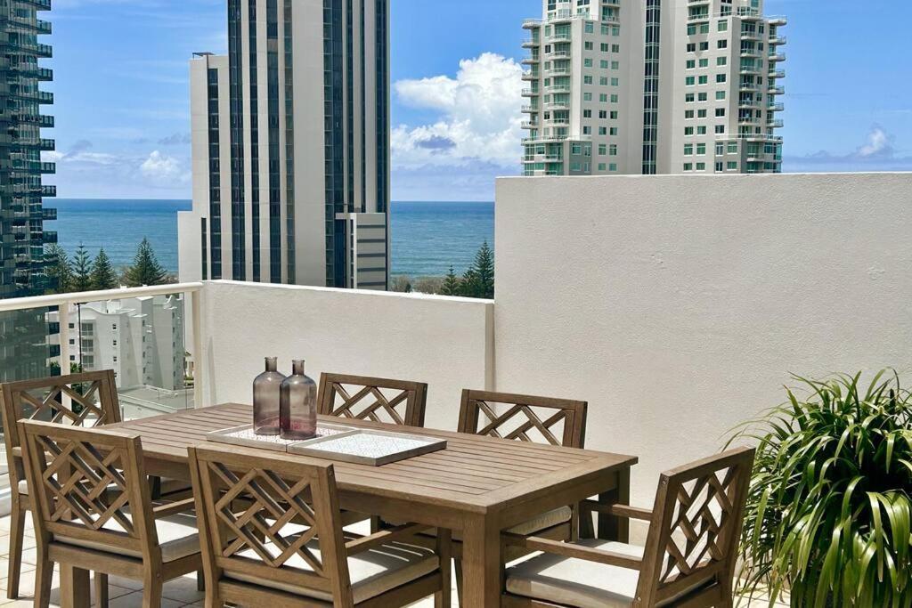 Private Sky Terrace Classic Penthouse 2 Car Parks Apartamento Gold Coast Exterior foto