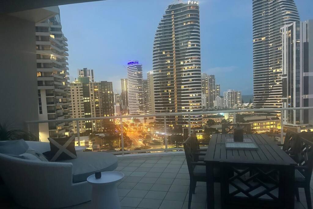 Private Sky Terrace Classic Penthouse 2 Car Parks Apartamento Gold Coast Exterior foto